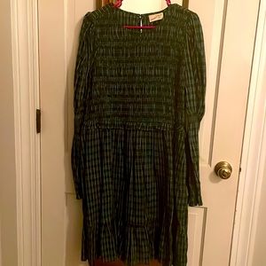 Very pretty knee length dress. Super comfy